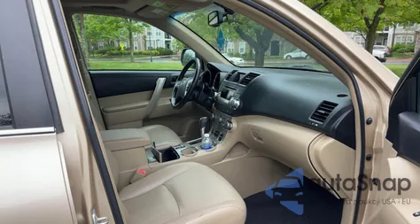 2011 Toyota Highlander Base z USA, uszkodzony, nr VIN 5TDZK3EH6BS044070